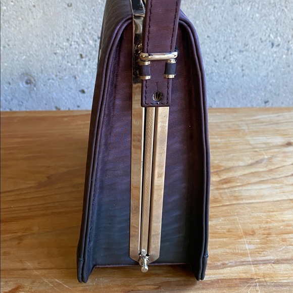 🤍 D Collection Elegant Structured Handbag - Picture 5 of 10